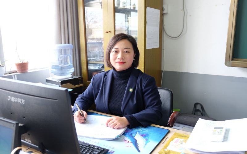 1758005799774916.jpg 秦伟-工作_副本.jpg