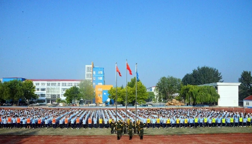 开学典礼受表彰学生